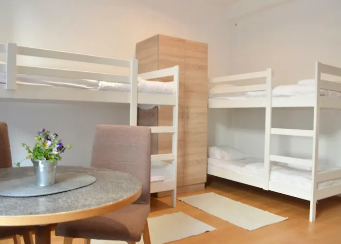 Metro Hostel *